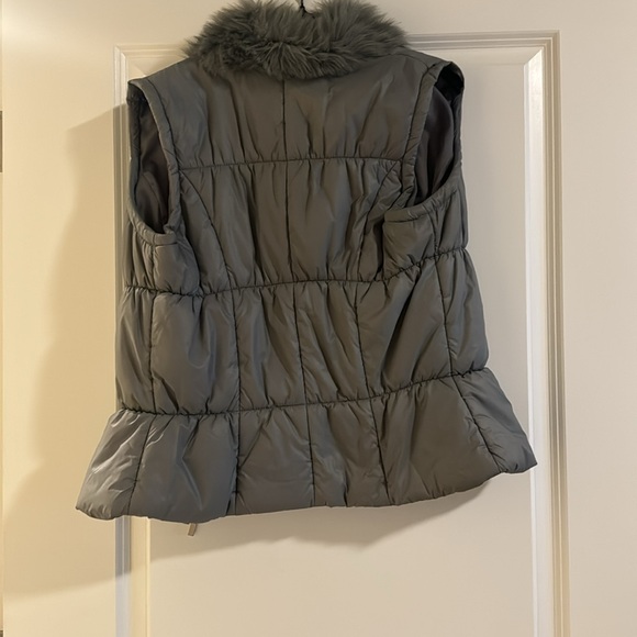 Vest - Picture 3 of 3